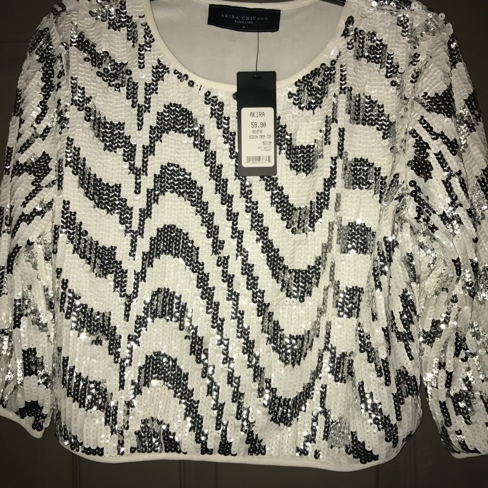 AKIRA Sparkle TOP✨✨